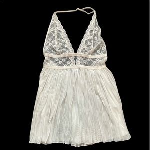 NWOT Victoria’s Secret white lace halter  slip M